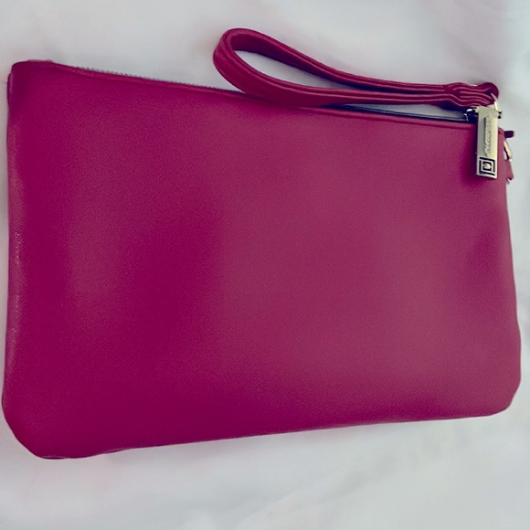 Liz Claiborne 8.5” Red Clutch w/ Gold Hardware & Working Power Charger - Picture 10 of 12